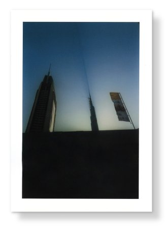 楢橋朝子：近づいては遠ざかる 